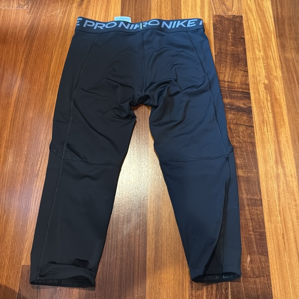 Nike Pro Big Kids' (Boys') Dri-FIT 3/4-Length Tights
Size: L - Picture 3 of 6